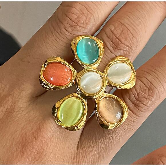 Stephane 18K Non-Tarnish Vintage Stone Floral Ring - Picture 2 of 3